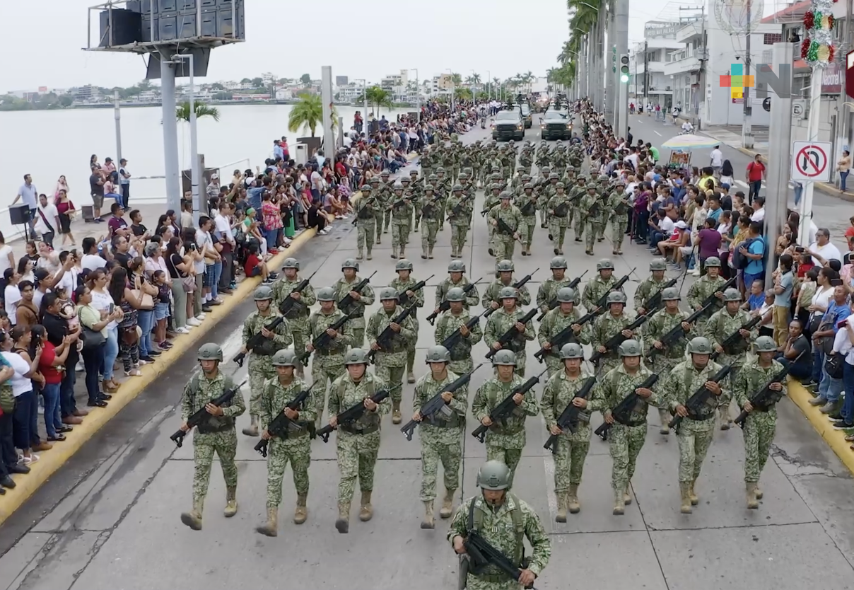 En Tuxpan conmemoran con desfile cívico el inicio de la Independencia de México